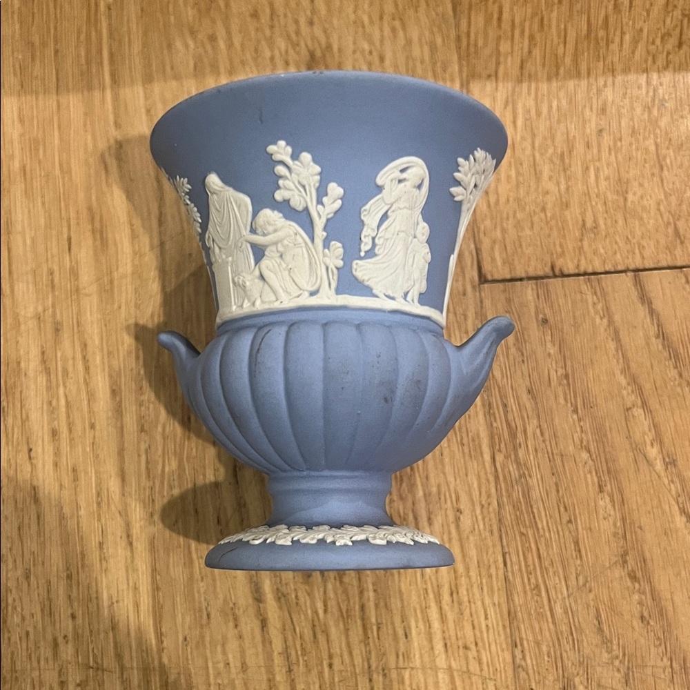 Wedgwood mini urn